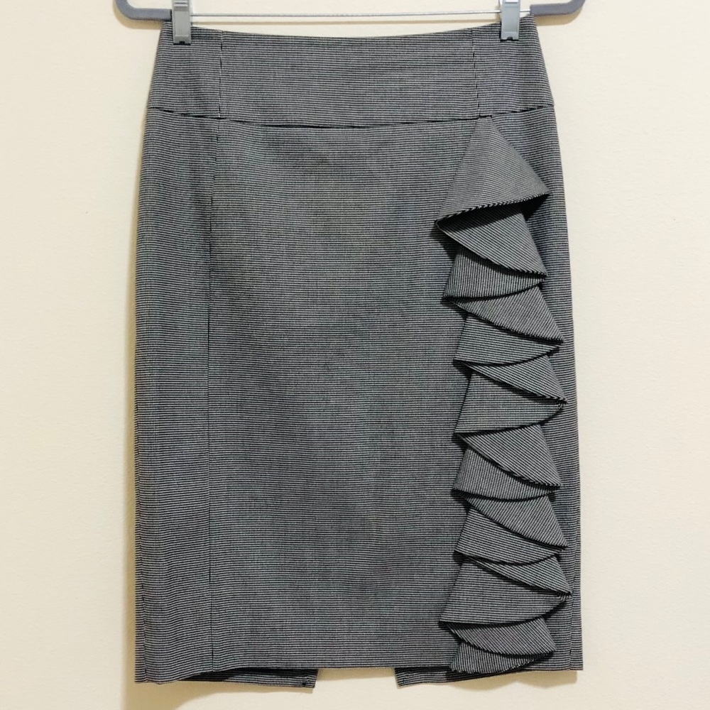 Express design studio women’s skirt size 4